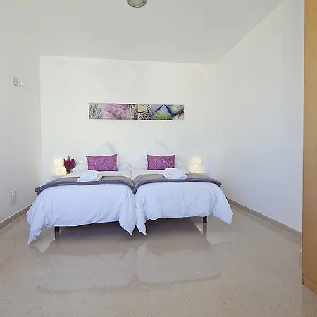 Charmsuites Paralel *