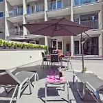 Apartment Charmsuites Paralel