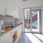Apartment Charmsuites Paralel *