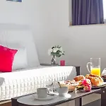 Charmsuites Paralel *