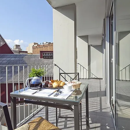 Charmsuites Paralel Lejlighed